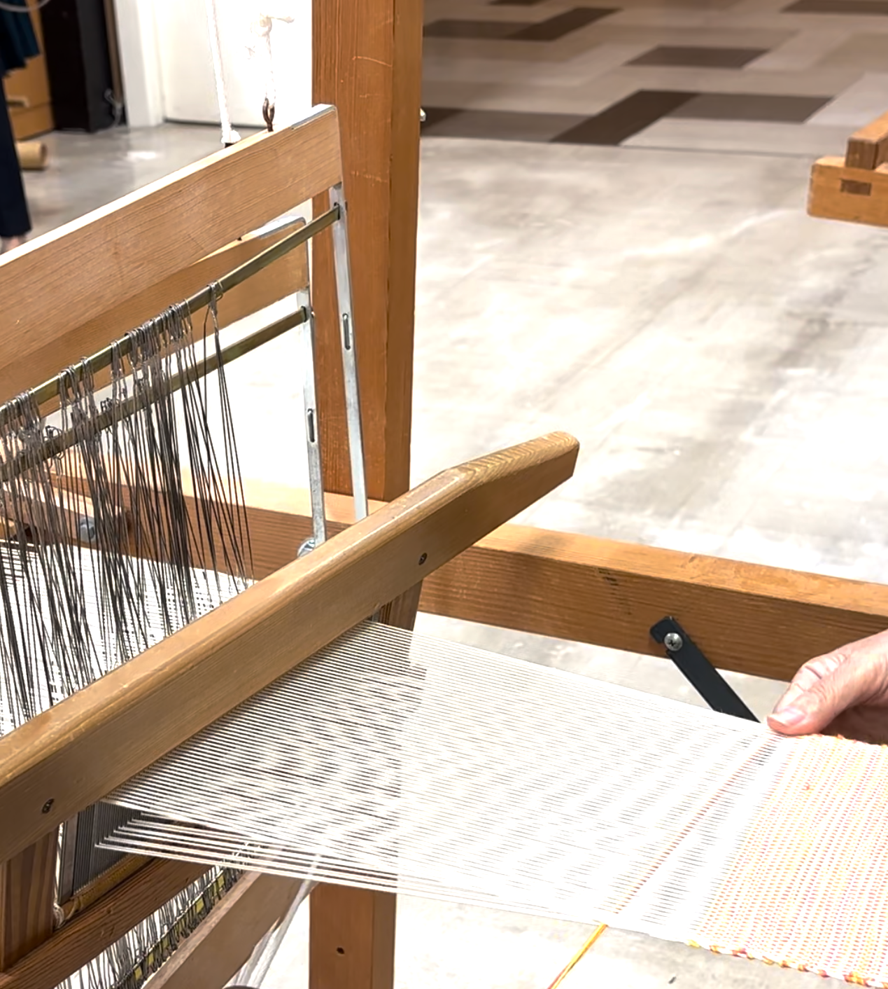 Experience in Kyoto Hand-weaving experience with guided tour of Nishijin textile center