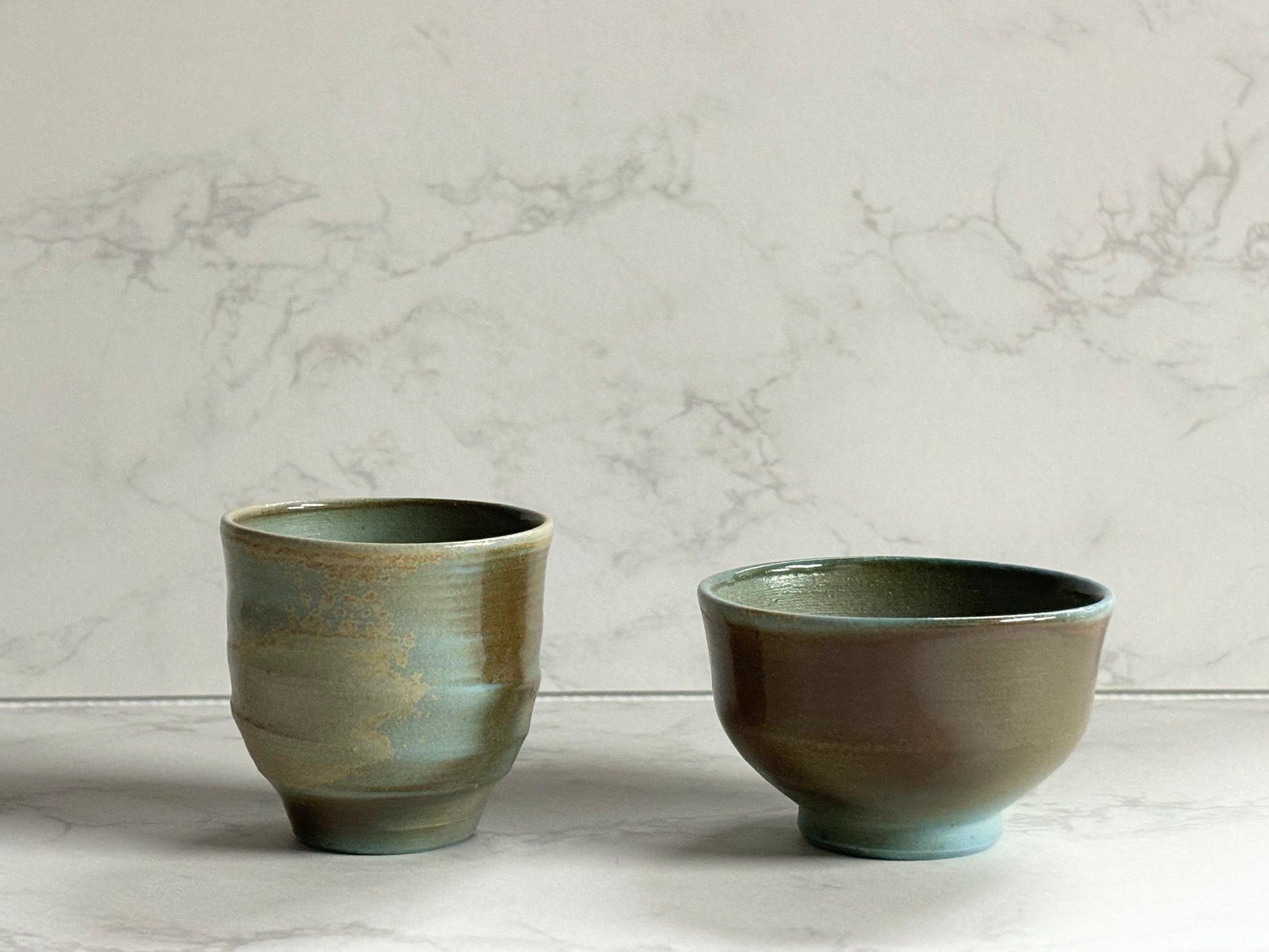 Kikyo_Gama_Sake_cup_pair_side. Kikyo_Gama_Sake_cup_pair_side.
