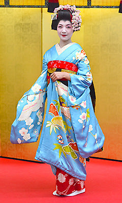 Experience the Elegance of a Maiko's and Geisha's Attire